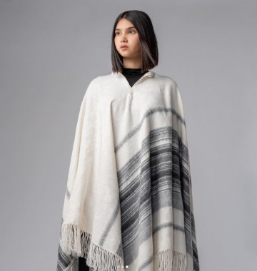 Alpaca wol poncho white